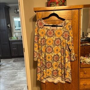 Floral Patterned tunic with 3/4 Sleeves